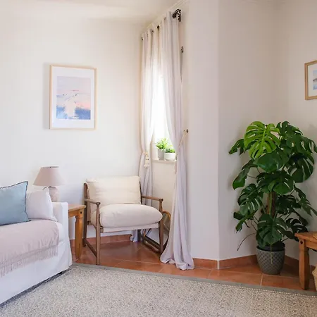 Charming - Walk To & Historic Centre *