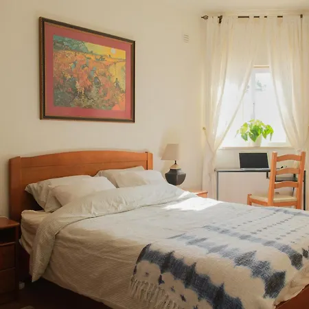 Charming - Walk To & Historic Centre