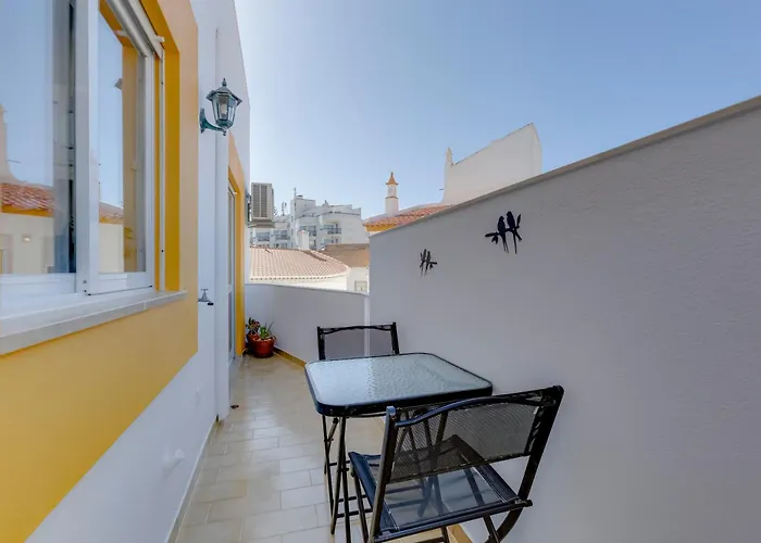 Charming - Walk To & Historic Centre Apartment