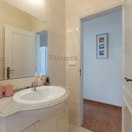 Charming - Walk To & Historic Centre ラゴス