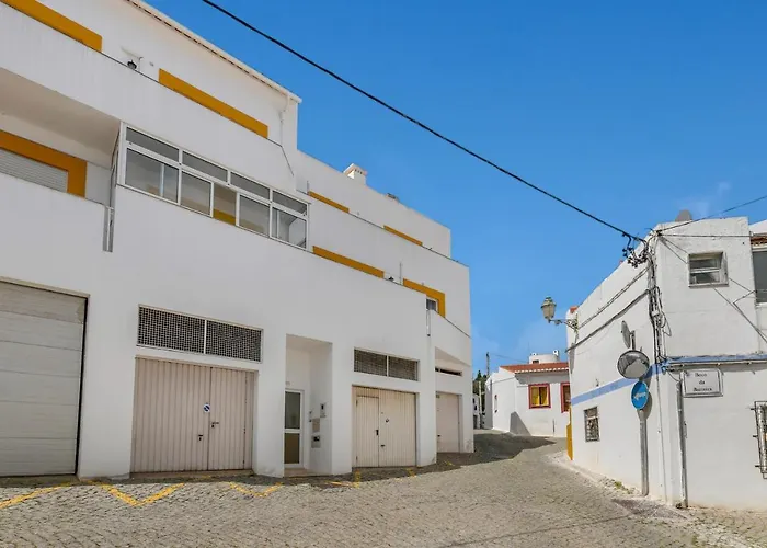 Charming - Walk To & Historic Centre 拉哥斯