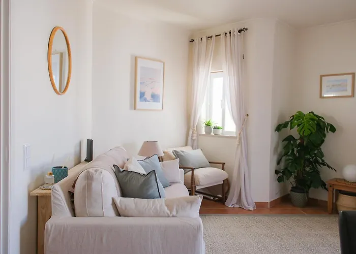 Charming - Walk To & Historic Centre 拉哥斯