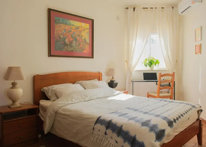 Charming - Walk To & Historic Centre