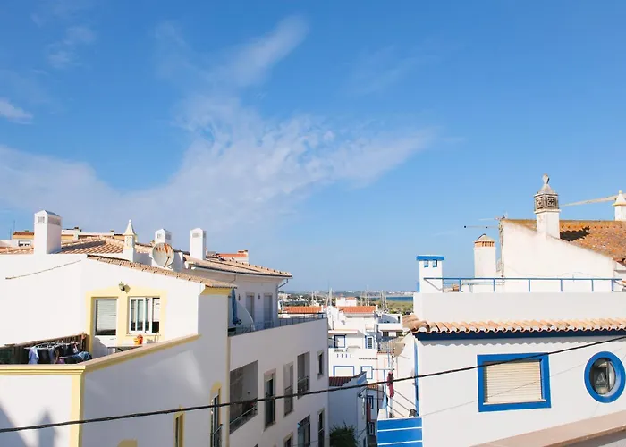 Charming - Walk To & Historic Centre 公寓 *