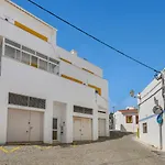 Charming - Walk To & Historic Centre Lagos